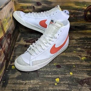 Nike Blazer‎ Mid 77 Vntge Habanero Red White Sneaker BQ6806-110 Size 10.5 Used